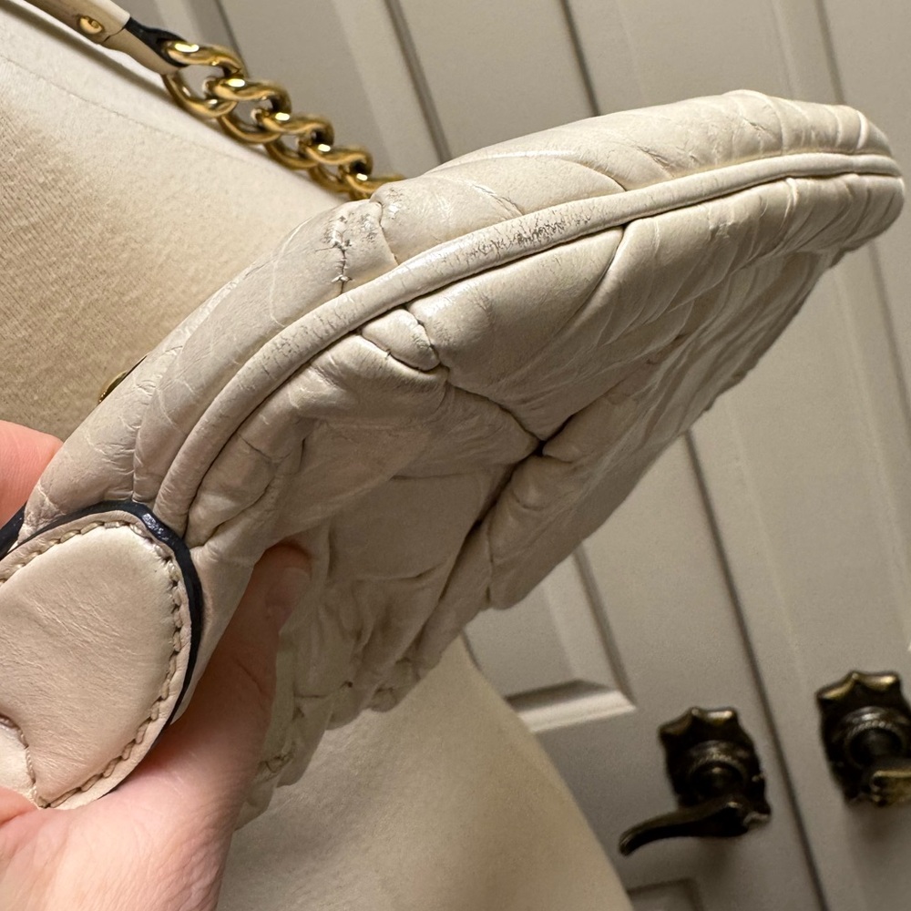 Marc Jacobs Cream Quilted Leather Shoulder Bag with Top Zip Gold Chain Hardware - Picture 9 of 14